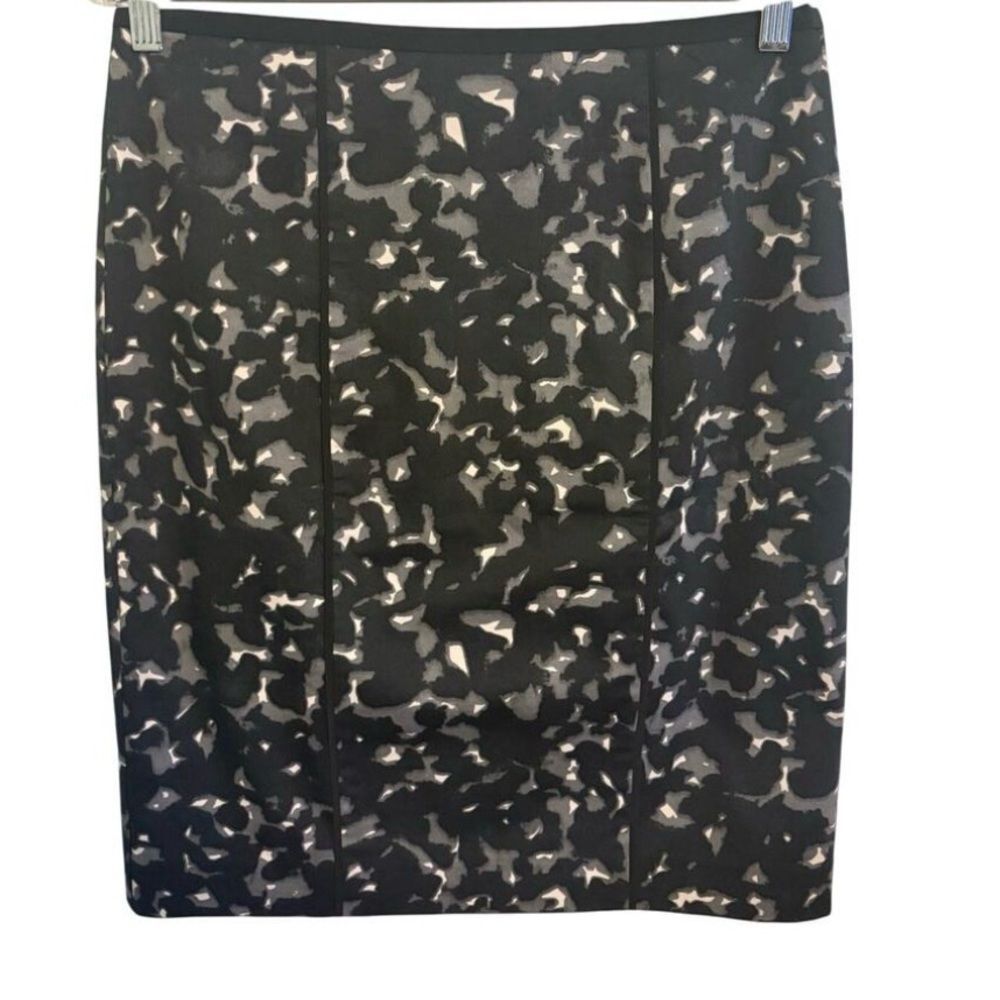 LOFT Camo Pattern Skirt. Size 6
